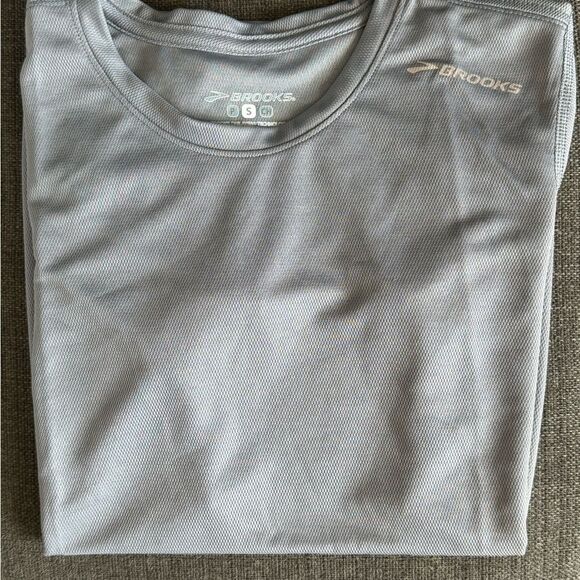 New without tag Brooks Drilayer technology Runners T-Shirt Women’s S - Picture 7 of 7